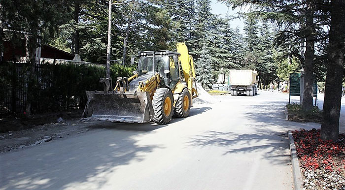 Eskişehir Anadolu Üniversitesi kampüslerindeki altyapı ve üstyapı çalışmaları hız kesmeden devam ediyor. 