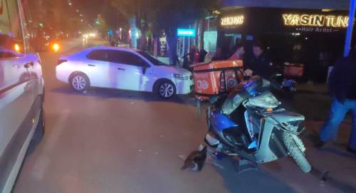 Eskişehir'deki trafik kazasında motosikletli kurye yaralandı