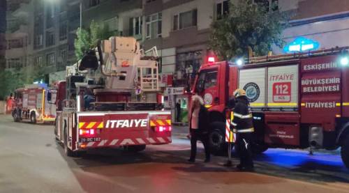 Eskişehir'i ayaklandıran yangın: Apartman tahliye edildi!