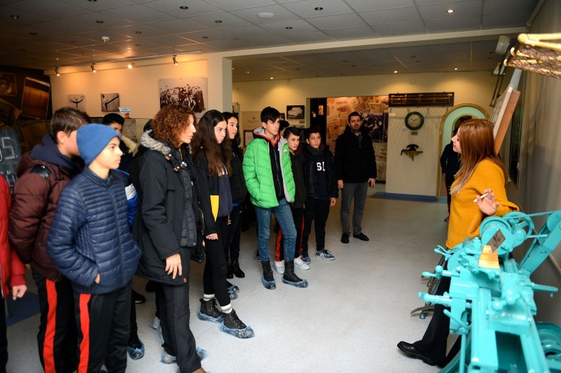 Yaklaşık 200 Türk mühendis ve işçisinin emeğiyle "siyah", "beyaz", "mavi boncuk" ve "gecekondu" isimleri verilerek 4 adet üretilen ve daha sonra adı "Devrim" konulan aracın tarihe "Türkiye'nin ilk yerli otomobili" olarak geçmesi de ziyaretçilerin ilgisini artırıyor.