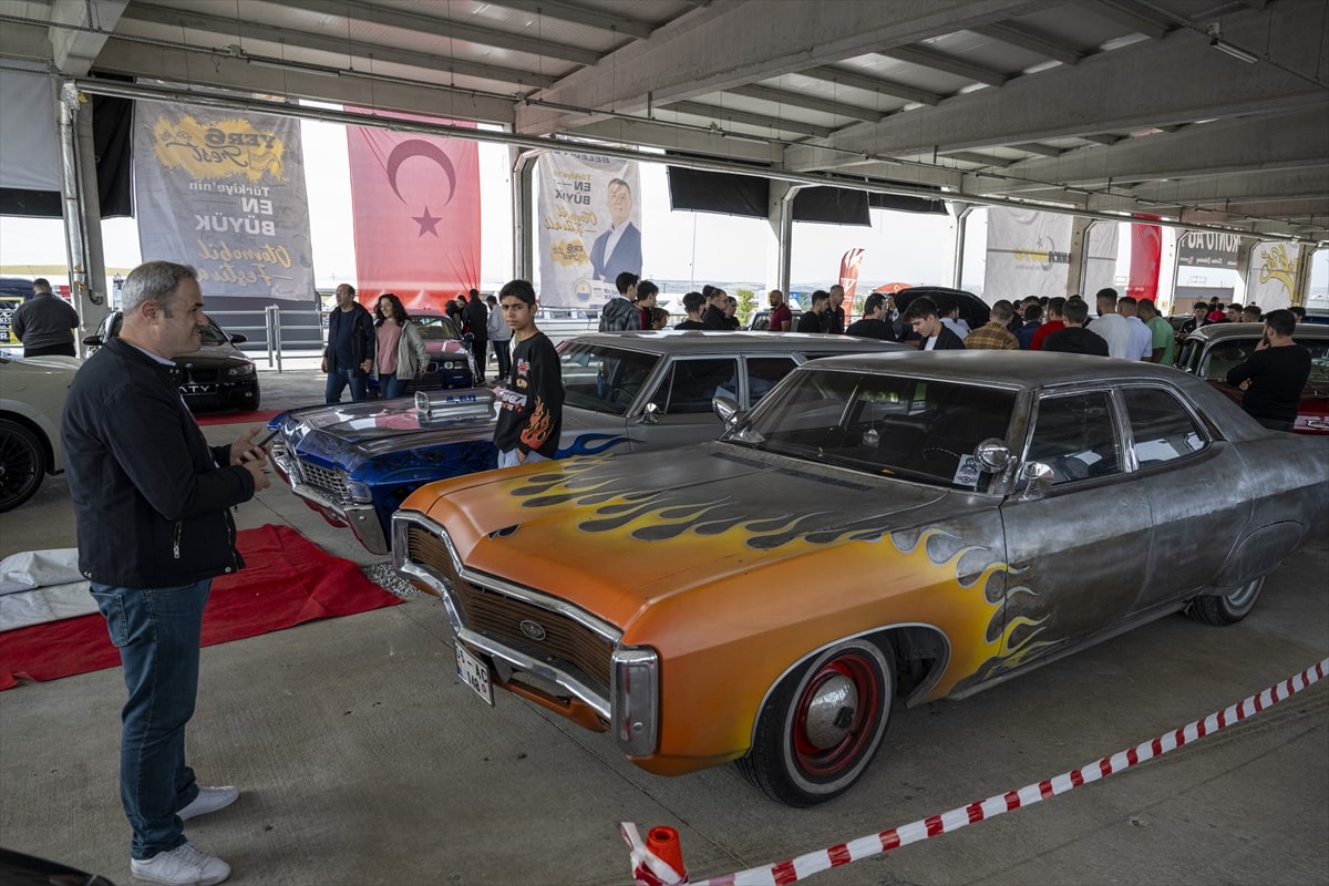 "Yer6Fest" drift ve otomobil festivali Gölbaşı Belediyesinin desteğiyle Ankara'da gerçekleştirildi. Festival kapsamında birçok süper sport, klasik, yarış ve ralli araçları Ankaralılara Drift ve off road gösterisi yaptı.