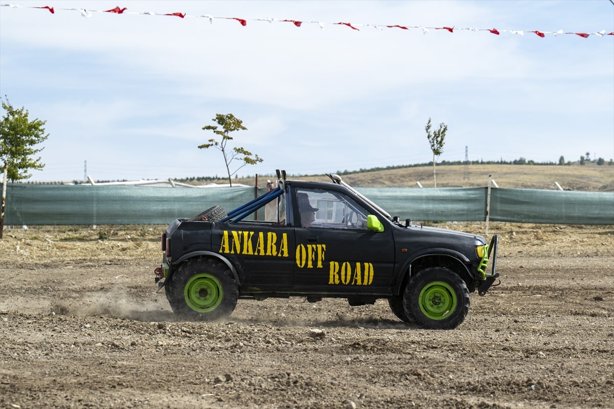 "Yer6Fest" drift ve otomobil festivali Gölbaşı Belediyesinin desteğiyle Ankara'da gerçekleştirildi. Festival kapsamında birçok süper sport, klasik, yarış ve ralli araçları Ankaralılara Drift ve off road gösterisi yaptı.