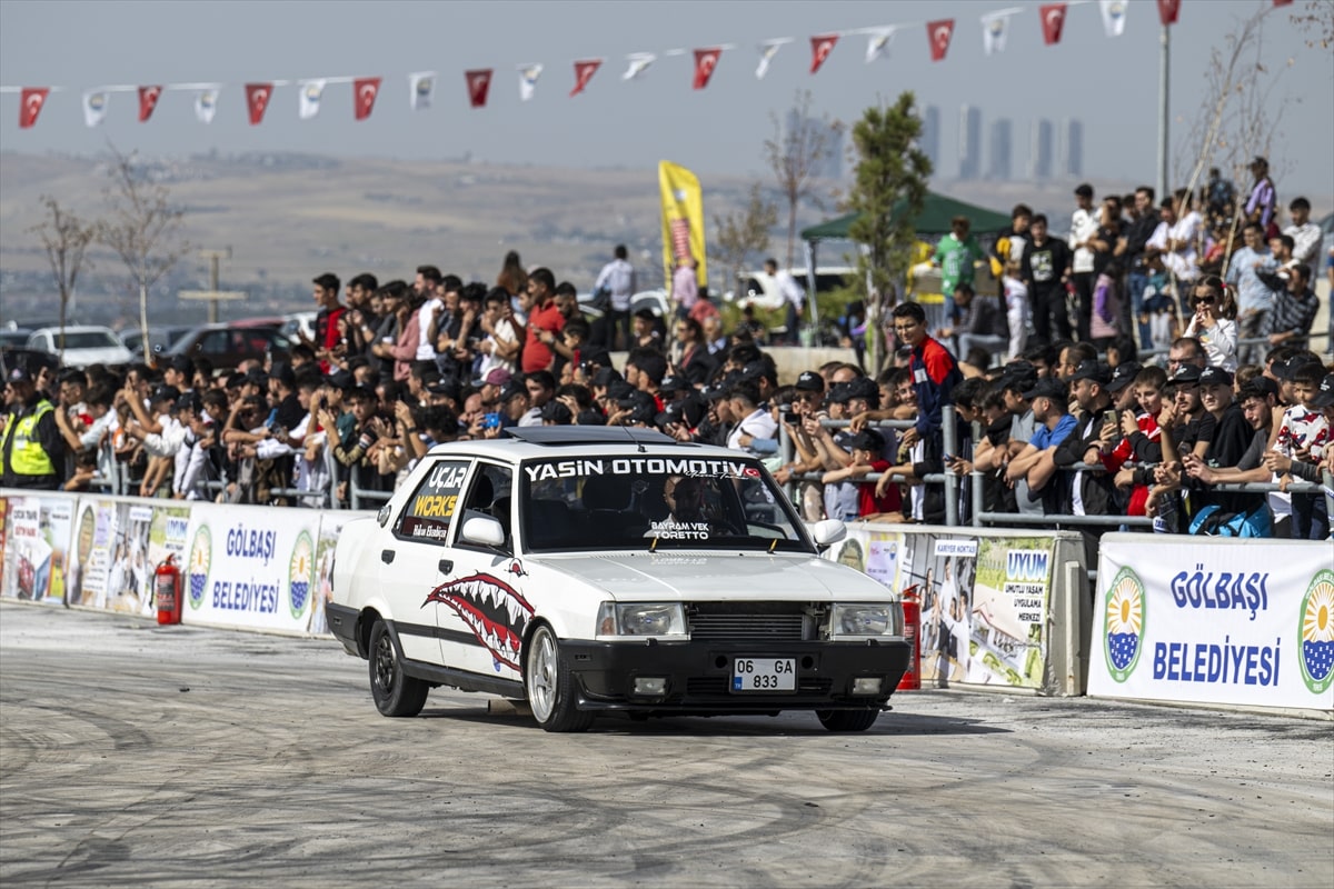 "Yer6Fest" drift ve otomobil festivali Gölbaşı Belediyesinin desteğiyle Ankara'da gerçekleştirildi. Festival kapsamında birçok süper sport, klasik, yarış ve ralli araçları Ankaralılara Drift ve off road gösterisi yaptı.