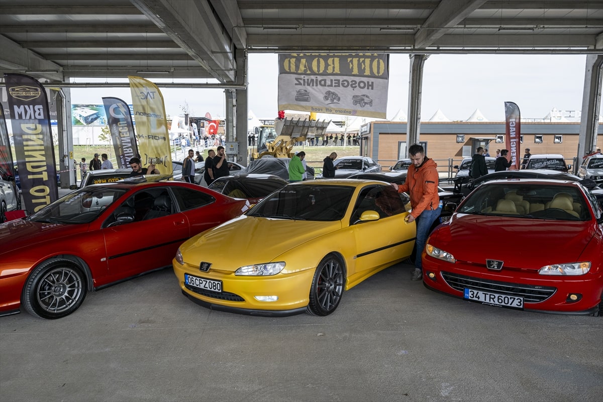 "Yer6Fest" drift ve otomobil festivali Gölbaşı Belediyesinin desteğiyle Ankara'da gerçekleştirildi. Festival kapsamında birçok süper sport, klasik, yarış ve ralli araçları Ankaralılara Drift ve off road gösterisi yaptı.