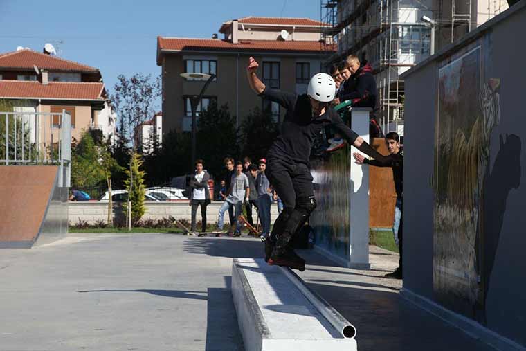 Eskişehir’in tek paten pistinin bulunduğu Uğur Mumcu Parkı’nda ‘Paten Yaza Veda Ediyor’ etkinliği düzenlendi. 