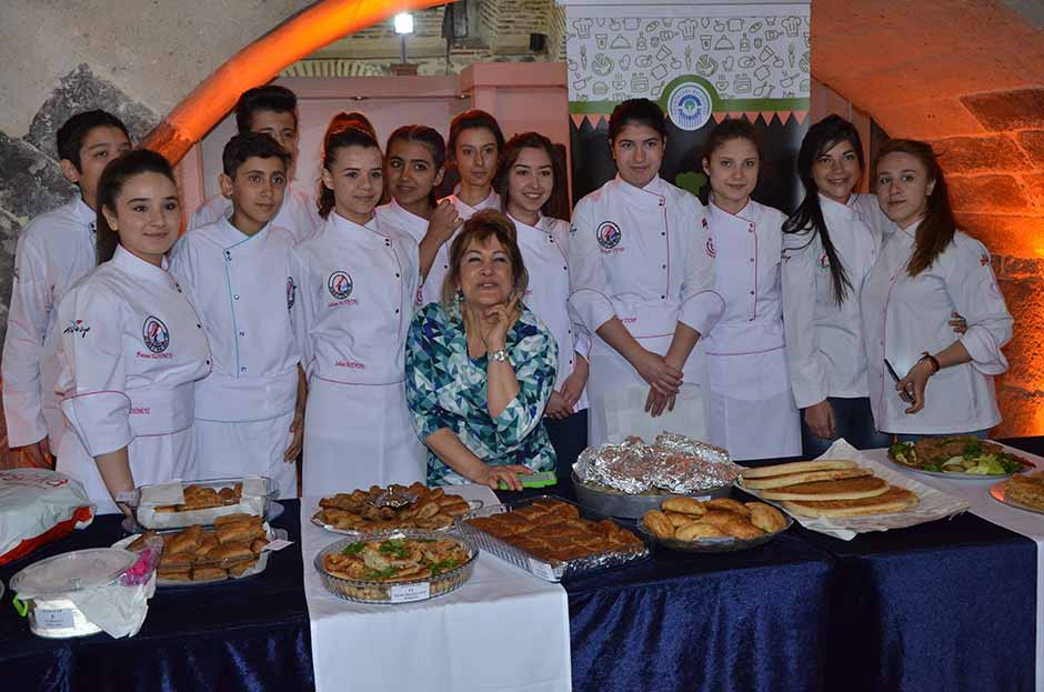 Eskişehir Odunpazarı Belediyesi'ne bağlı Kültür ve Sosyal İşler Müdürlüğü tarafından "1. Eskişehir Yöresel Yemek Yarışması düzenlendi.