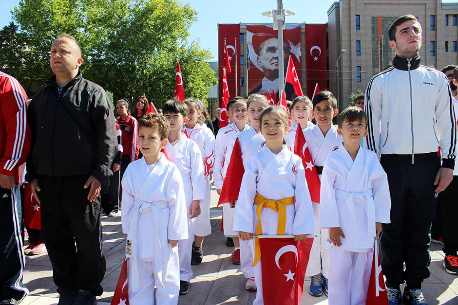 19 Mayıs Atatürk’ü Anma Gençlik ve Spor Bayramı, Eskişehir’de yoğun güvenlik önlemleri altında kutlandı. 