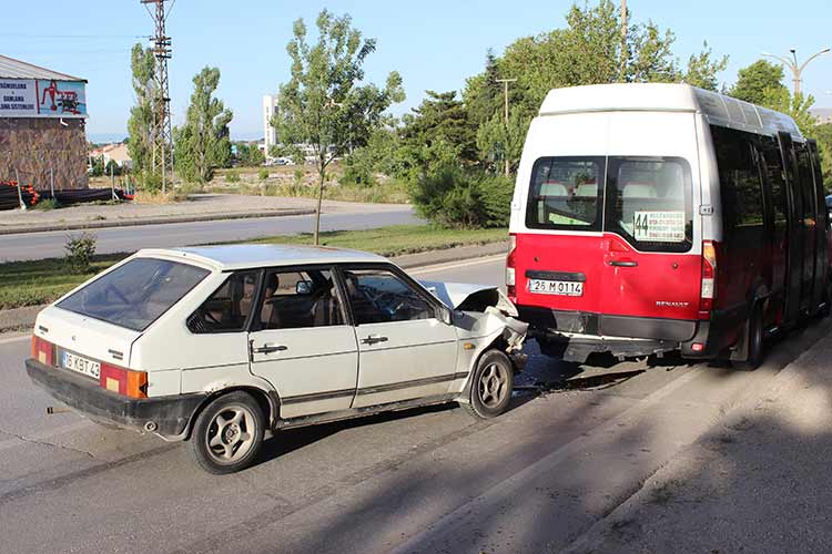 2 KİŞİ TRAFİK KAZASINDA YARALANDI