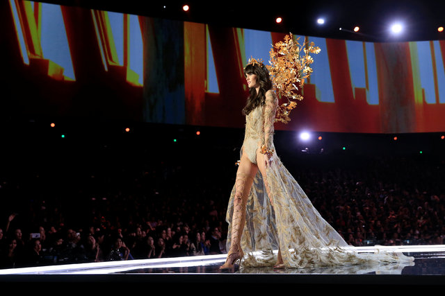 Yılın defilesi Victoria's Secret Fashion Show Çin’in Şanghay kentinde gerçekleşti. İşte 2017 Victoria's Secret defilesinden görüntüler...