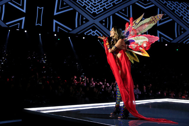 Yılın defilesi Victoria's Secret Fashion Show Çin’in Şanghay kentinde gerçekleşti. İşte 2017 Victoria's Secret defilesinden görüntüler...