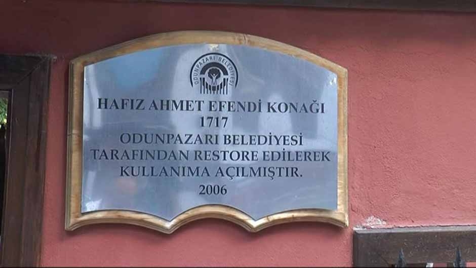 Eskişehir'in Odunpazarı ilçesinde yer alan Hafız Ahmet Efendi konağının sahibi Gülşen Cengiz, 7. kuşak olarak tarihi konağın kapılarını vatandaşlara açtı. 