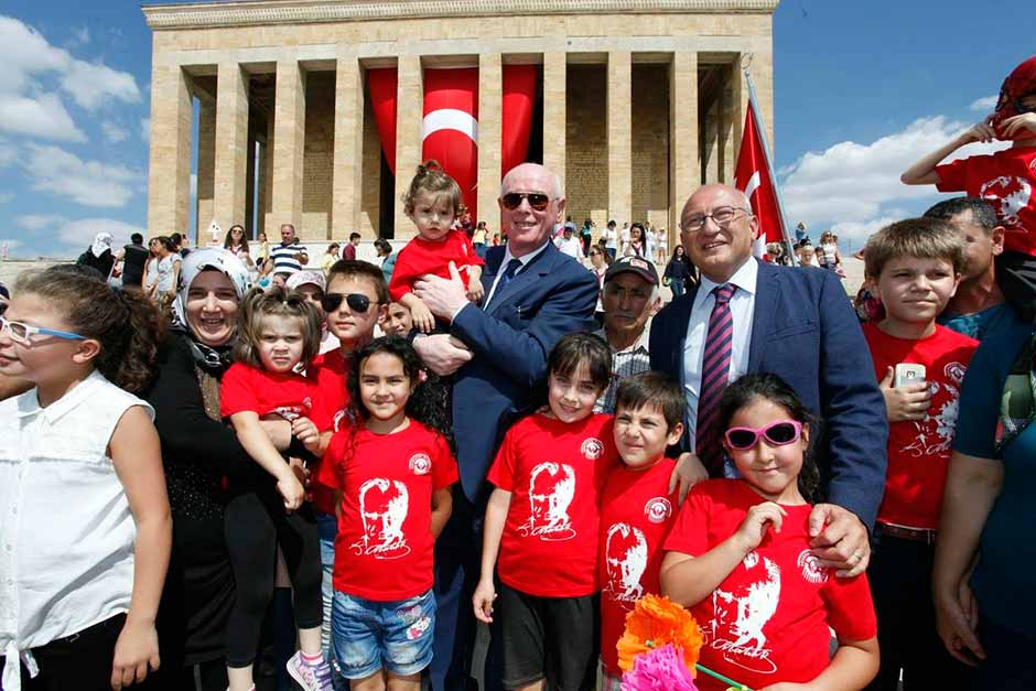 Odunpazarı Belediyesi tarafından 2 kez düzenlenen "Diriliş-Direniş-Kurtuluş" halk yürüyüşü, Anıtkabir ziyareti ile başladı. 