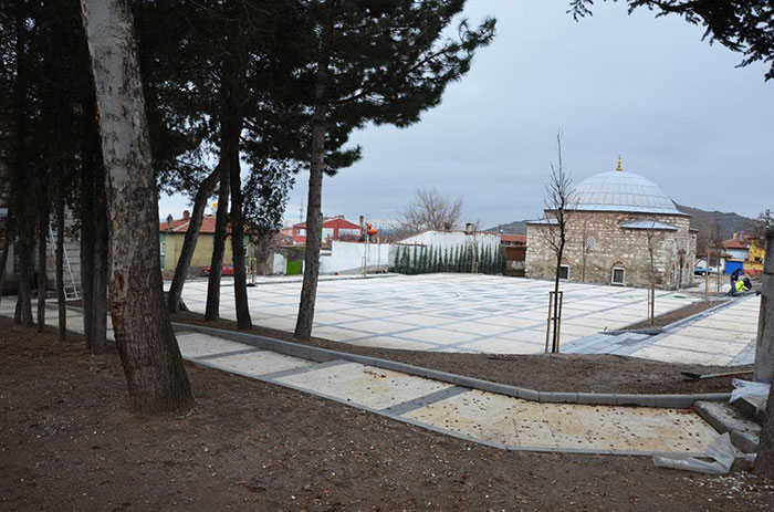 Anadolu'nun Kabe minyatürlü ilk mescidi Hazinedar Camii’nin çevre düzenlemesinde sona gelindi. 