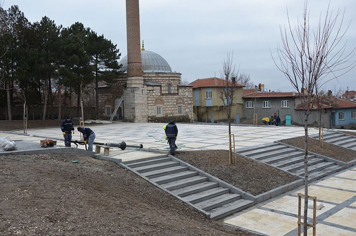 Anadolu'nun Kabe minyatürlü ilk mescidi Hazinedar Camii’nin çevre düzenlemesinde sona gelindi. 