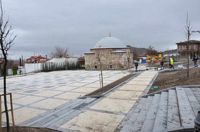 Anadolu'nun Kabe minyatürlü ilk mescidi Hazinedar Camii’nin çevre düzenlemesinde sona gelindi. 