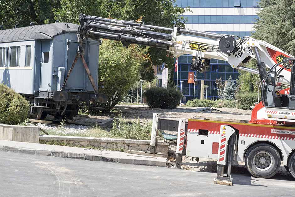 Anadolu Üniversitesi öğrencileri, yeni öğretim yılında 7/24 kullanabilecekleri “tren kafe”ye kavuşuyor. 