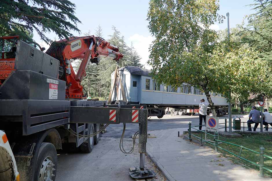 Anadolu Üniversitesi öğrencileri, yeni öğretim yılında 7/24 kullanabilecekleri “tren kafe”ye kavuşuyor. 