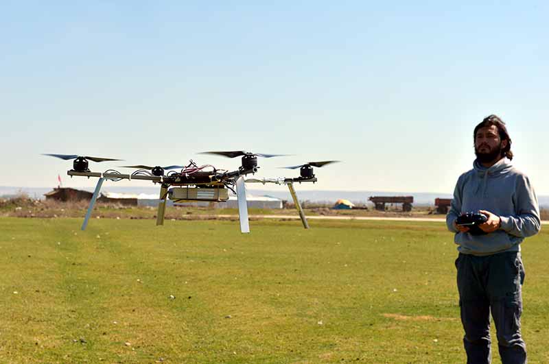 Eskişehir'de Anadolu Üniversitesi (AÜ) öğrencilerinin kurduğu "Drone Anadolu" takımının yaklaşık 3 ayda ürettiği Boran..