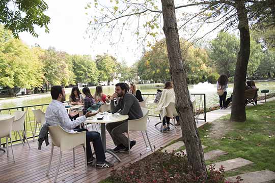 Anadolu Üniversitesi, bu yıl başlatılan altyapı çalışmaları kapsamında personeline yönelik yeni sosyal tesisleri de kullanıma açmaya başladı.