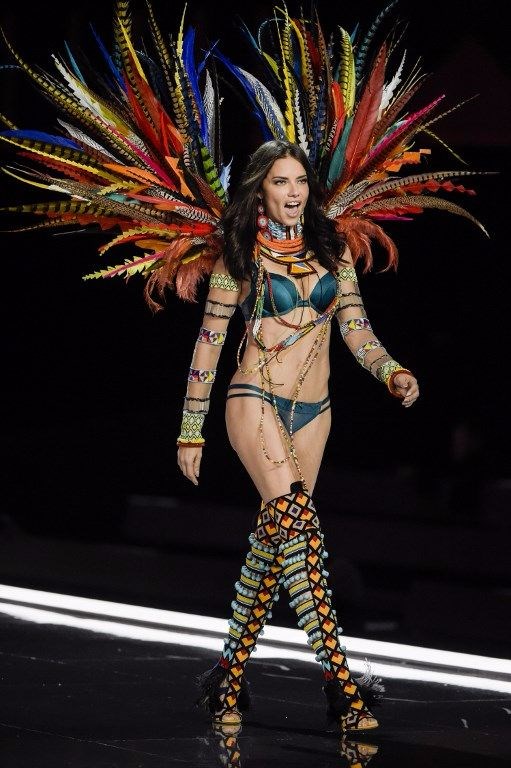 Şangay’da gerçekleşen 22. Victoria’s Secret Fashion Show 2017’de yine tüm dikkatleri üzerine çeken dünyaca ünlü “melek” Adriana Lima kariyeri için “Benzersiz bir hayalin içinde yaşıyorum. Her gün rüyada gibiyim” diyor.