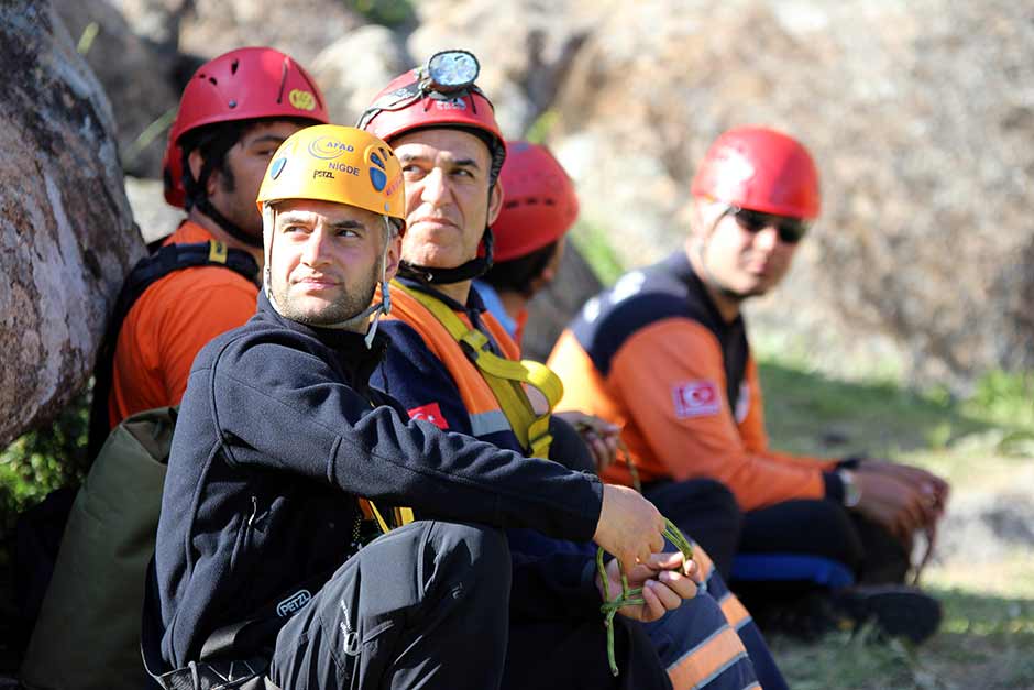 Eskişehir İl Afet ve Acil Durum Müdürlüğünün ev sahipliği yaptığı, 43 ilden 51 kursiyer ve 7 ilden 11 eğitmenin katıldığı ikinci grup ‘Doğada Arama Kurtarma Seviye 2 Yaz Eğitimi’ eğitimleri tamamlandı. 