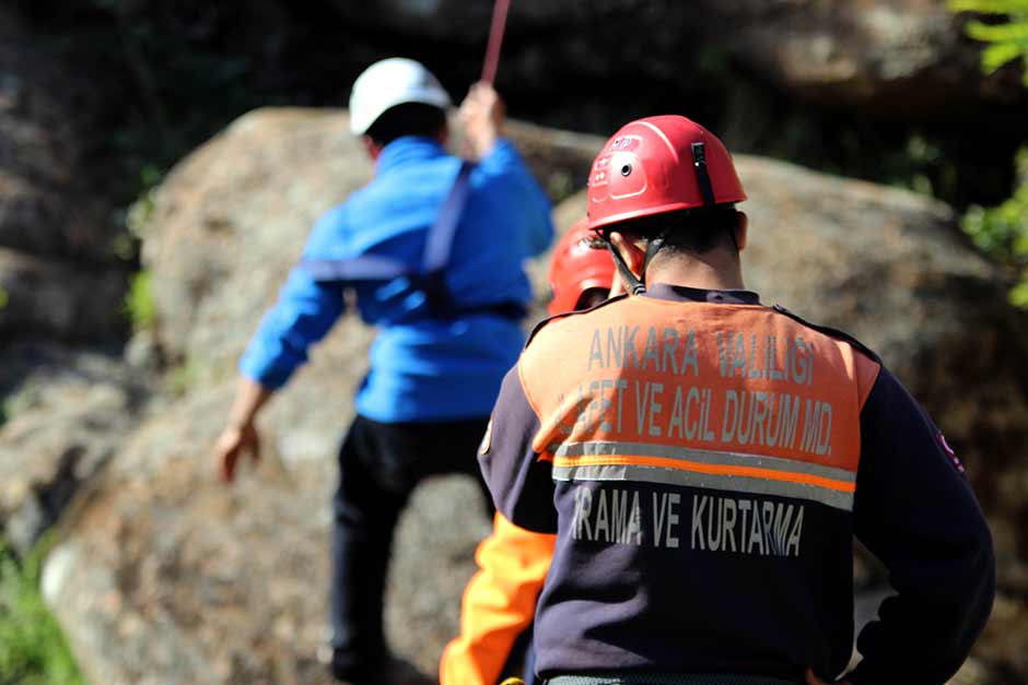 Eskişehir İl Afet ve Acil Durum Müdürlüğünün ev sahipliği yaptığı, 43 ilden 51 kursiyer ve 7 ilden 11 eğitmenin katıldığı ikinci grup ‘Doğada Arama Kurtarma Seviye 2 Yaz Eğitimi’ eğitimleri tamamlandı. 