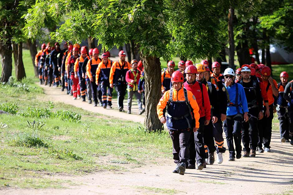 Eskişehir İl Afet ve Acil Durum Müdürlüğünün ev sahipliği yaptığı, 43 ilden 51 kursiyer ve 7 ilden 11 eğitmenin katıldığı ikinci grup ‘Doğada Arama Kurtarma Seviye 2 Yaz Eğitimi’ eğitimleri tamamlandı. 