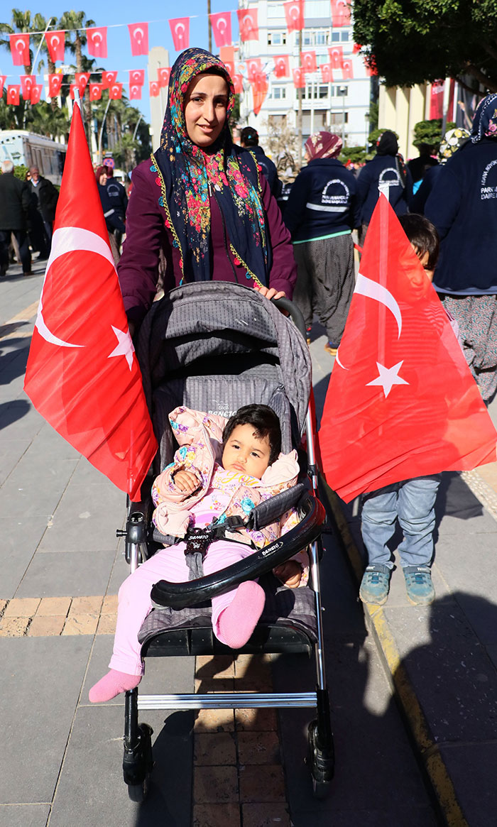 Adana’da 250 kadın Afrin’de başlatılan ‘Zeytin Dalı Harekatı’na gönüllü asker olup destek vermek için askerlik şubesine müracaat etti. 