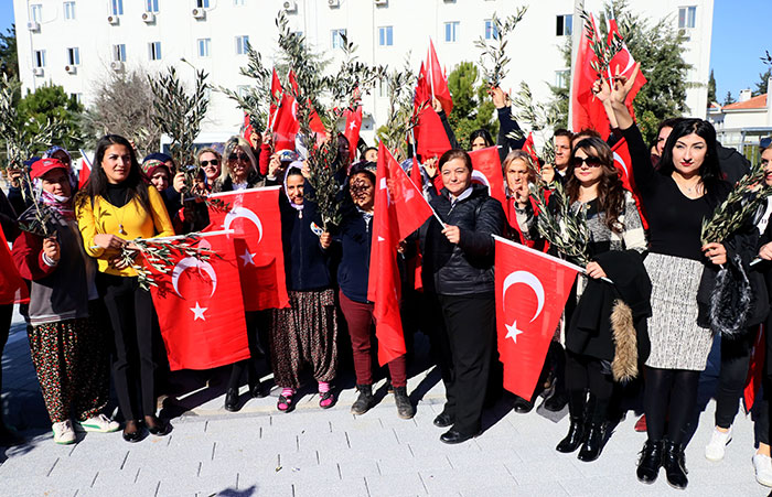 Adana’da 250 kadın Afrin’de başlatılan ‘Zeytin Dalı Harekatı’na gönüllü asker olup destek vermek için askerlik şubesine müracaat etti. 