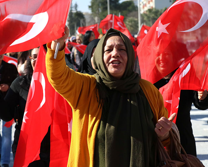 Askerlik yükümlülükleri bulunmamasına rağmen bizlerin yanında olması hem bizleri hem de Afrin'deki askerlerimize çok büyük moral vermiştir" açıklamasında bulundu.