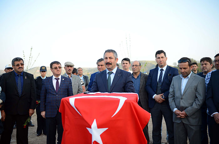 Eskişehir'de, Türk Polis Teşkilatının kuruluşunun 173. yıl dönümü etkinlikleri kapsamında, Türkiye Lokomotif ve Motor Sanayi A.Ş. (TÜLOMSAŞ) çalışanlarınca Zeytin Dalı Harekatı'nda şehit düşen 53 Mehmetçik anısına fidanlar toprakla buluşturuldu. 