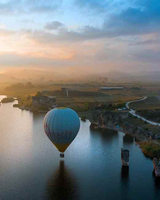 Öte yandan, sıcak hava balonlarının yapılan test uçuşlarının Çağrı Selek isimli fotoğraf sanatçısı tarafından drone ile çekilen fotoğraf ve görüntüleri seyrine doyumsuz eşsiz bir manzara ortaya çıkardı.