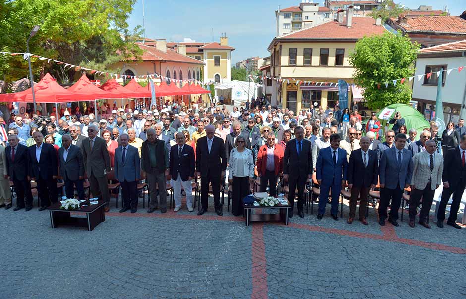 Eskişehir'de, Odunpazarı Belediyesince ikincisi düzenlenen "Uluslararası Ahşap Heykel Festivali"nin açılışı yapıldı.