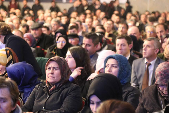 AK Parti Genel Başkan Yardımcısı Mustafa Ataş, "Eğer o darbe girişimi başarılı olsaydı Türkiye bugün, Fırat Kalkanı operasyonunda mücadelesini verdiğimiz, yok etmeye çalıştığımız terör örgütleri tarafından işgal edilecekti. Bunların hazırlığı yapılmıştı. İşte halk oylaması tüm bu olayların Allah'ın izniyle sona ereceği bir rövanş olacaktır." dedi.