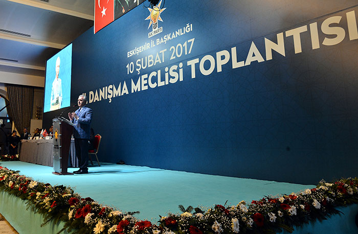 AK Parti Genel Başkan Yardımcısı Mustafa Ataş, "Eğer o darbe girişimi başarılı olsaydı Türkiye bugün, Fırat Kalkanı operasyonunda mücadelesini verdiğimiz, yok etmeye çalıştığımız terör örgütleri tarafından işgal edilecekti. Bunların hazırlığı yapılmıştı. İşte halk oylaması tüm bu olayların Allah'ın izniyle sona ereceği bir rövanş olacaktır." dedi.