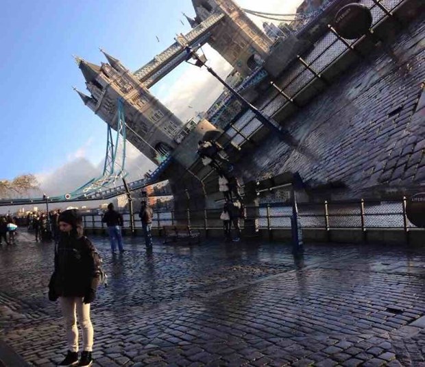 Telefonlar ile panoramik fotoğraf çekerek bulunduğunuz noktanın etrafını alacak şekilde tek bir fotoğrafa sığdırabiliyorsunuz. Ancak bunu yaparken bazen ortaya bu karelerde olduğu gibi 'facia'lar çıkıyor.