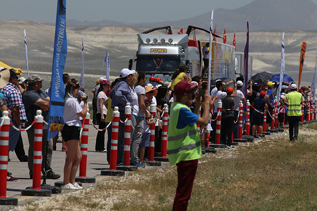 Eskişehir'in Sivrihisar ilçesinde Uluslararası Sportif Havacılık Merkezi tarafından "Sivrihisar Hava Gösterileri 2017" etkinliği düzenlendi.