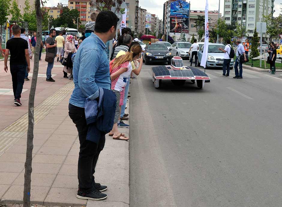 Eskişehir'de 5 Haziran Dünya Çevre Günü dolayısıyla  "Youth For Future" adlı Türkiye'nin ilk uzun mesafe, alternatif enerjili otomobil yarışı gerçekleştirildi. 
