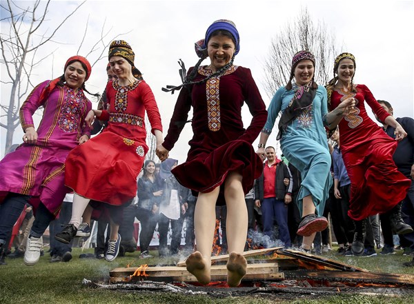 Anadolu Ajansı, "haber", "yaşam" ve "spor" kategorilerindeki 68 seçkin fotoğrafı,  tüm dünyada oylamaya açtı. 