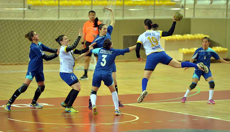 Hentbol Bayanlar Süper Lig play-out maçında Anadolu Üniversitesi, sahasında Ankara 1910'u 34-33 mağlup etti. 