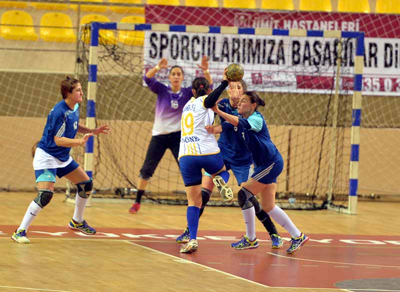 Hentbol Bayanlar Süper Lig play-out maçında Anadolu Üniversitesi, sahasında Ankara 1910'u 34-33 mağlup etti. 