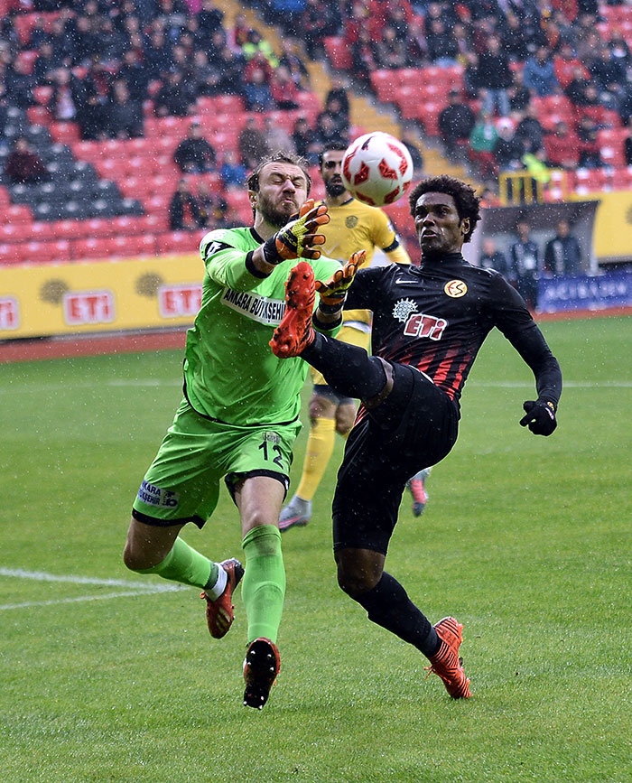 TFF 1. Lig'in 11. haftasında Eskişehirspor sahasında Ankaragücü'ne mağlup oldu. Karşılaşmaya etkili başlayan taraf Eskişehirspor’du. Maç boyunca gol pozisyonlarına giren taraf bizdik ancak Ankaragücü az bulduğu pozisyonları gole dönüştürerek sahamızdan galibiyetle ayrılan taraf oldu. Eskişehirspor: 1 - Ankaragücü: 3