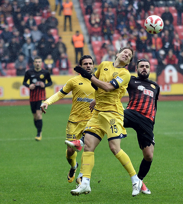 TFF 1. Lig'in 11. haftasında Eskişehirspor sahasında Ankaragücü'ne mağlup oldu. Karşılaşmaya etkili başlayan taraf Eskişehirspor’du. Maç boyunca gol pozisyonlarına giren taraf bizdik ancak Ankaragücü az bulduğu pozisyonları gole dönüştürerek sahamızdan galibiyetle ayrılan taraf oldu. Eskişehirspor: 1 - Ankaragücü: 3