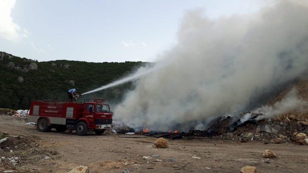 Öte yandan yangına Bilecik Belediyesine ait 2 itfaiye aracı, 2 Orman İşletme Müdürlüğüne ait arazöz ve 2 su tankeriyle yaklaşık 3 saatlik çalışmanın ardından söndürürken, yangınla ilgili soğutma çalışmalarının devam ettiği bildirildi. 