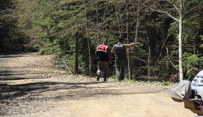 Eskişehir’den kalkan askeri bir helikopter ile İnsanlı Hava Aracı bölgede tarama yapılıyor. Sürekli alan genişletilerek çalışmalar devam ediyor...