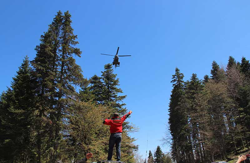 Eskişehir’den kalkan askeri bir helikopter ile İnsanlı Hava Aracı bölgede tarama yapılıyor. Sürekli alan genişletilerek çalışmalar devam ediyor...