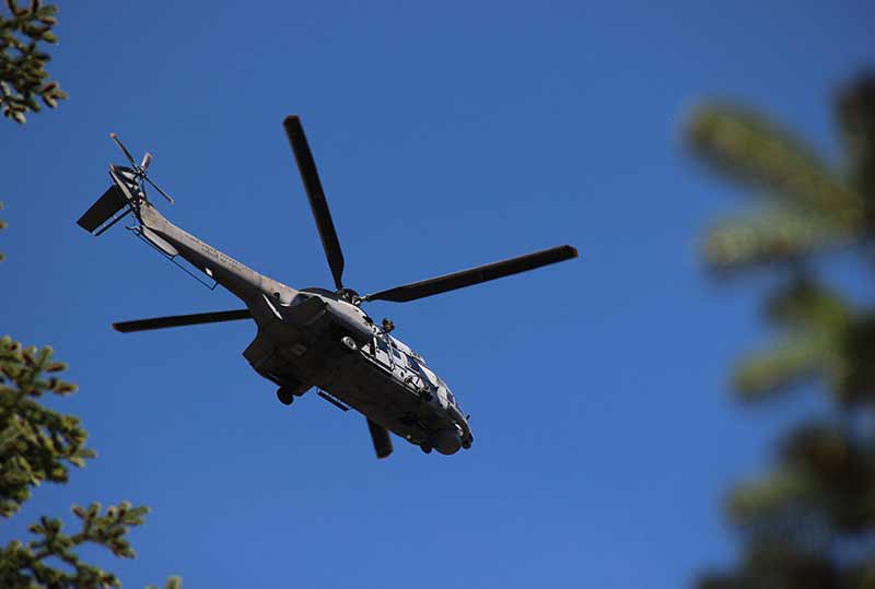 Eskişehir’den kalkan askeri bir helikopter ile İnsanlı Hava Aracı bölgede tarama yapılıyor. Sürekli alan genişletilerek çalışmalar devam ediyor...