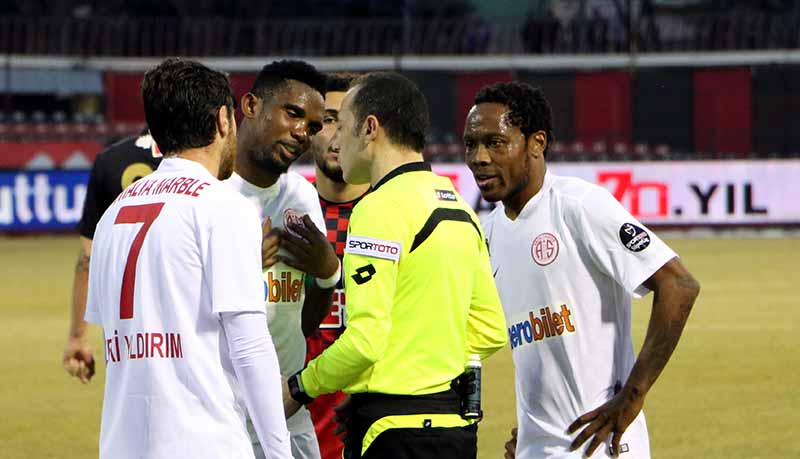 Tarihinin en kötü sezonlarından birini geçiren ve ligin dibinde yer alan Eskişehirspor 21. maçındaki 5. galibiyetini, geçen haftanın flaş takımı Antalyaspor'u 3-2 yenerek aldı.