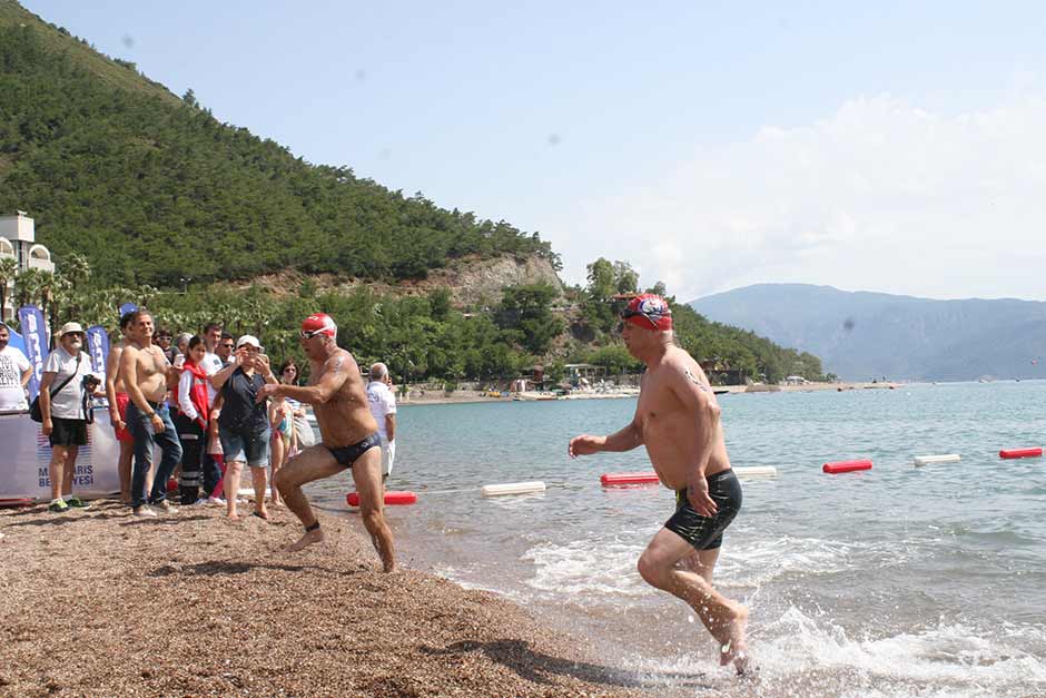 Muğla’nın Marmaris ilçesinde bu yıl ikincisi düzenlenen Uluslararası Arena Aquamasters Yüzme Şampiyonası, Martı Hotel Açık Su Yüzme Maratonu ile sona erdi.