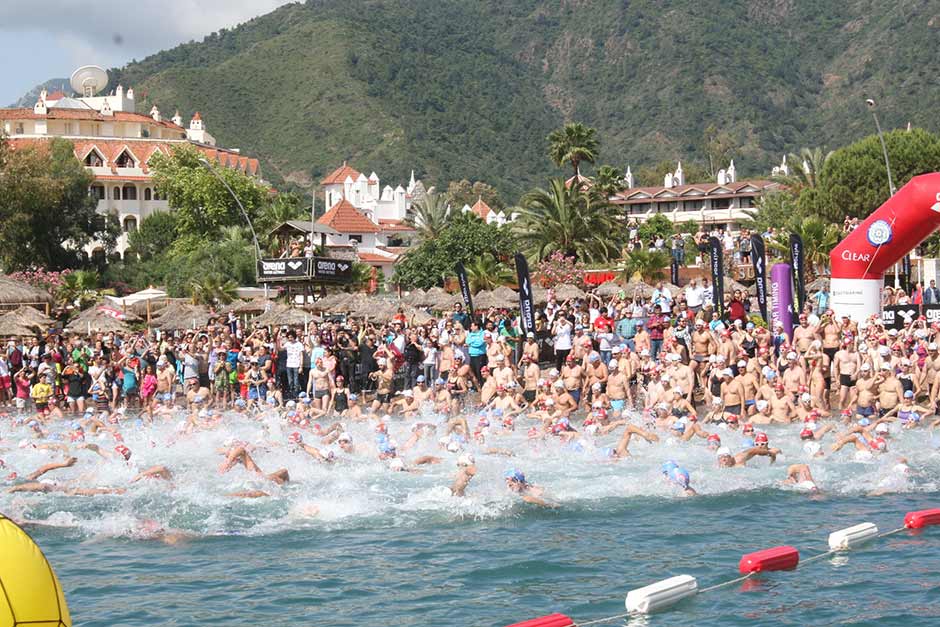 Muğla’nın Marmaris ilçesinde bu yıl ikincisi düzenlenen Uluslararası Arena Aquamasters Yüzme Şampiyonası, Martı Hotel Açık Su Yüzme Maratonu ile sona erdi.